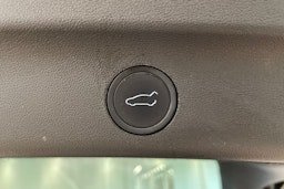 musta Tesla Model Y 2023 kuva 28.