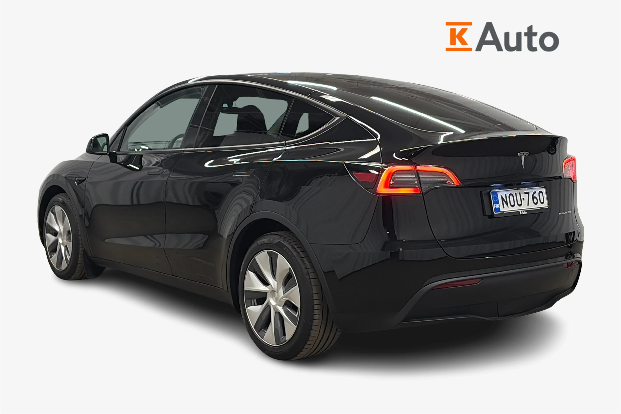 musta Tesla Model Y 2023 kuva 2.