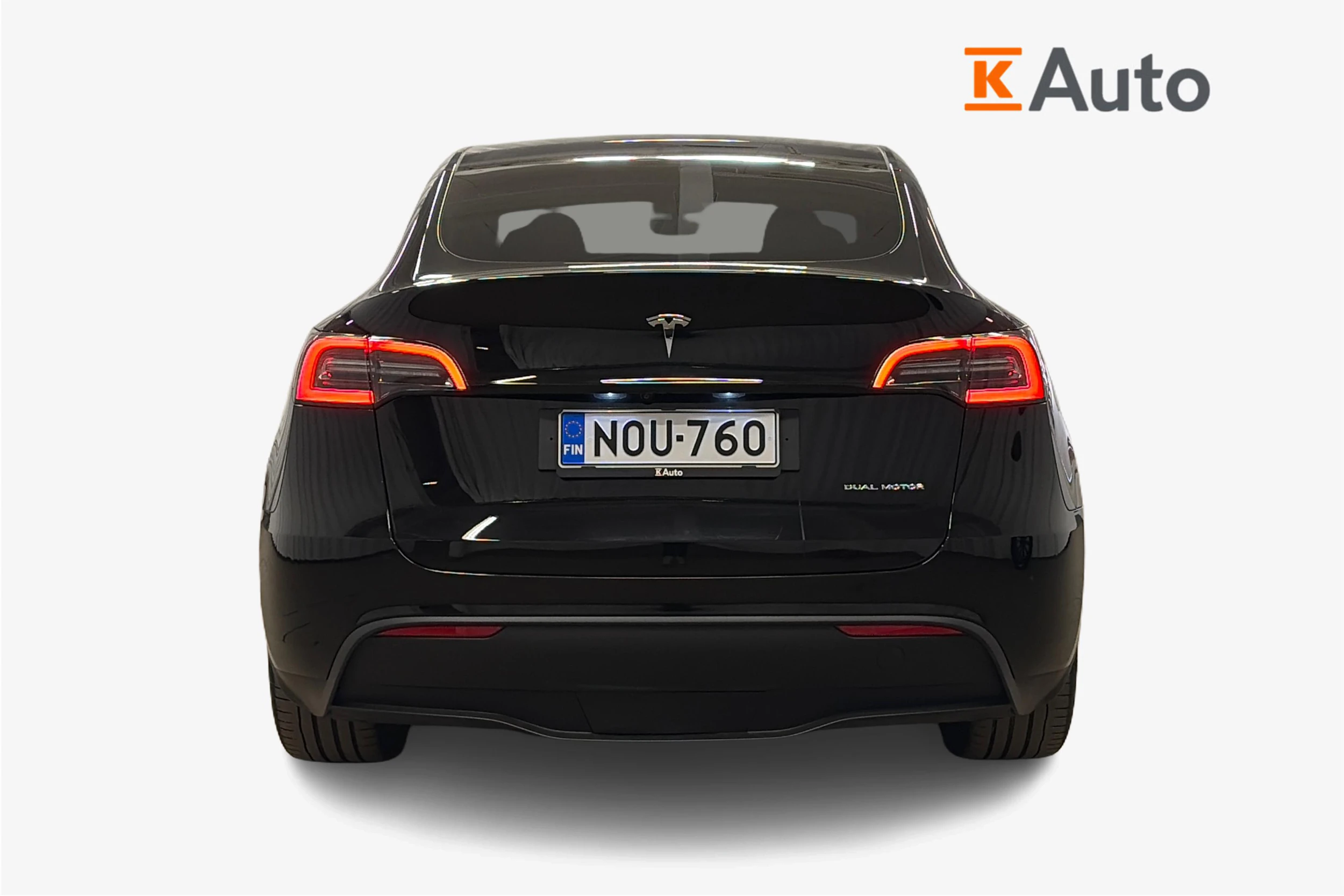 musta Tesla Model Y 2023 kuva 3.