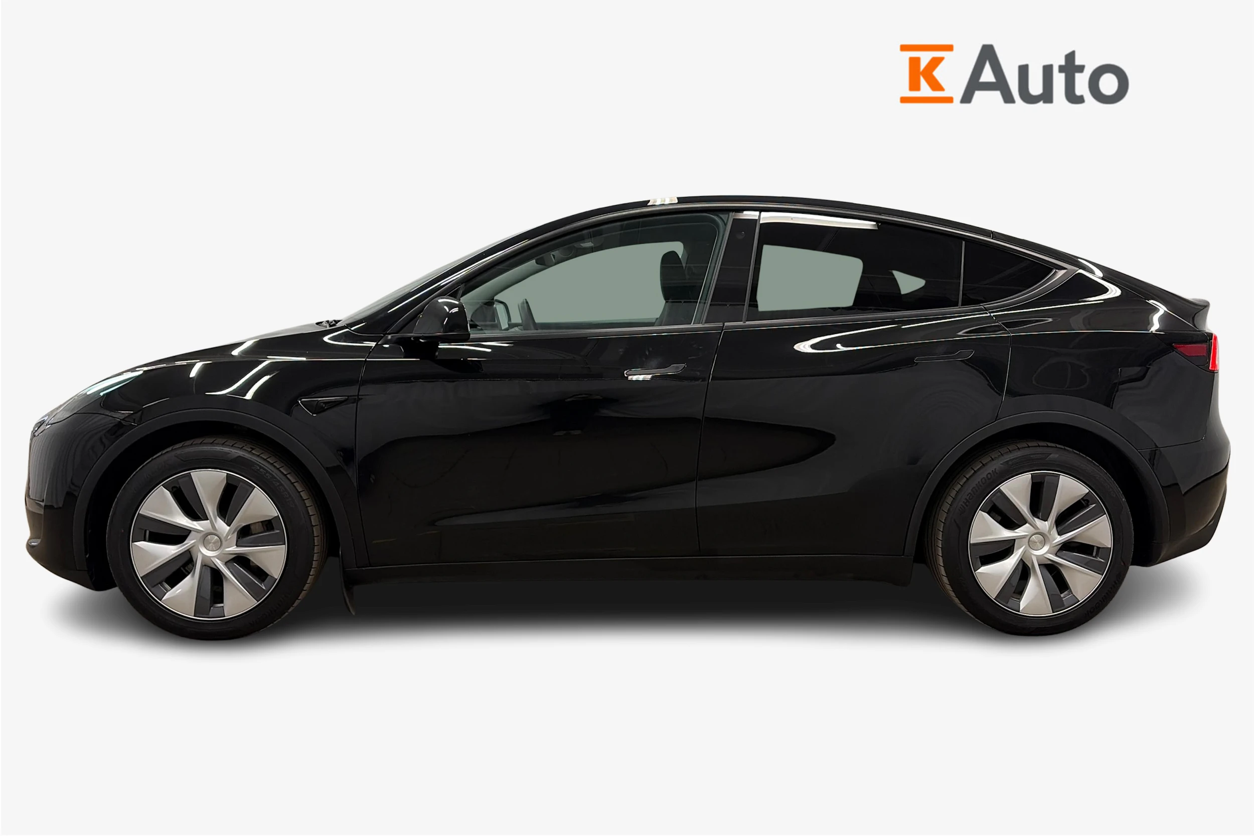 musta Tesla Model Y 2023 kuva 5.