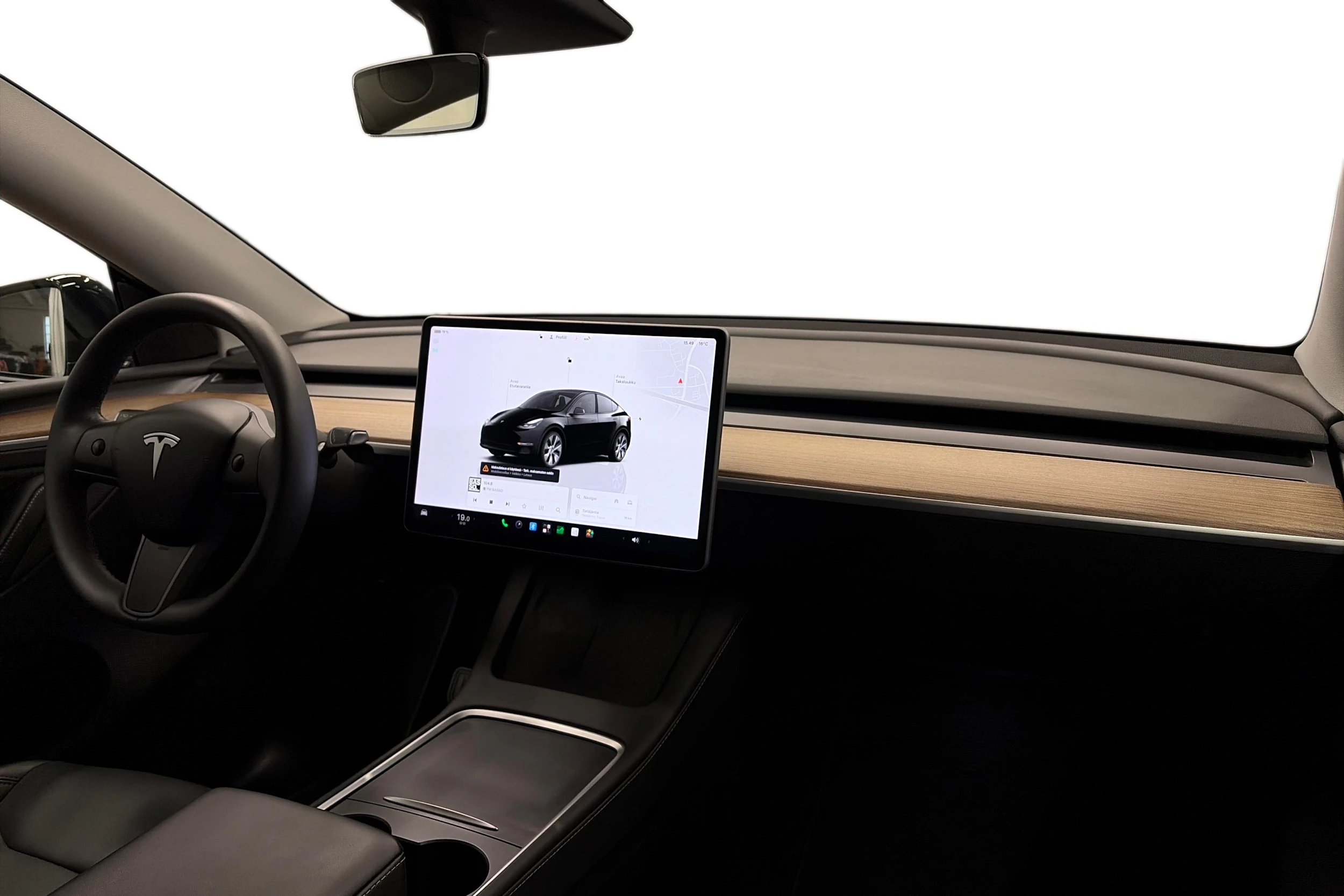 musta Tesla Model Y 2023 kuva 7.