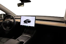 musta Tesla Model Y 2023 kuva 7.