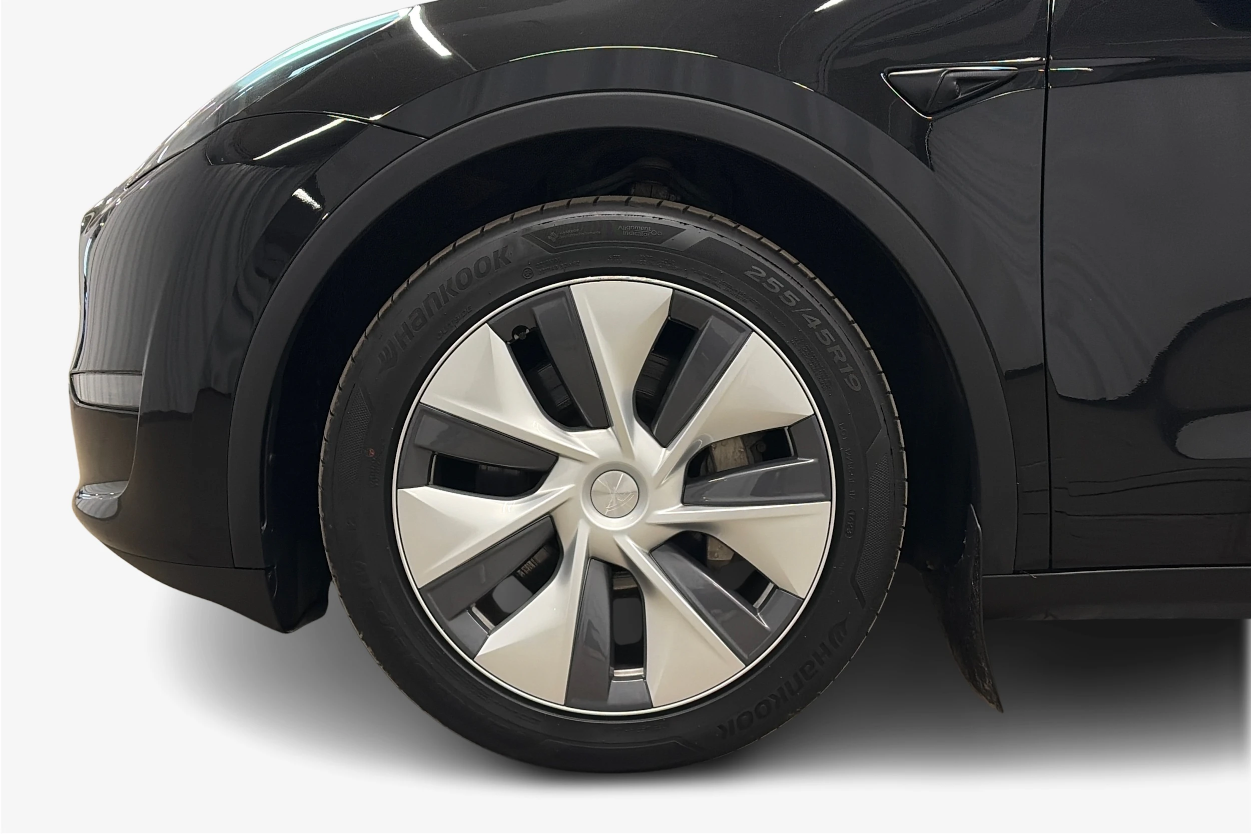 musta Tesla Model Y 2023 kuva 9.
