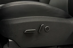 musta Tesla Model Y 2023 kuva 15.