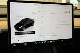 musta Tesla Model Y 2023 kuva 20.