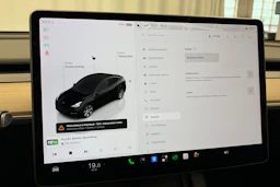 musta Tesla Model Y 2023 kuva 21.