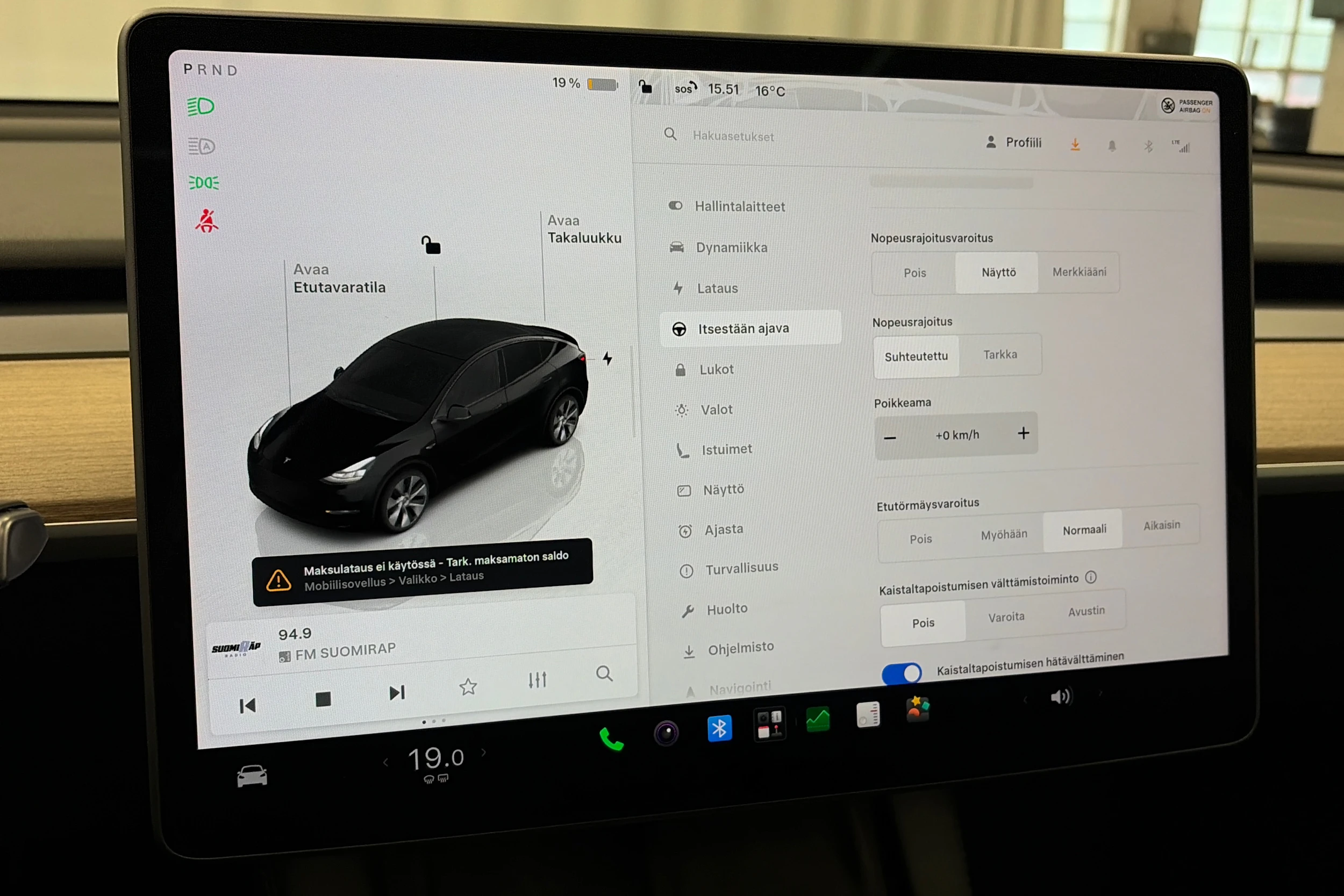 musta Tesla Model Y 2023 kuva 22.
