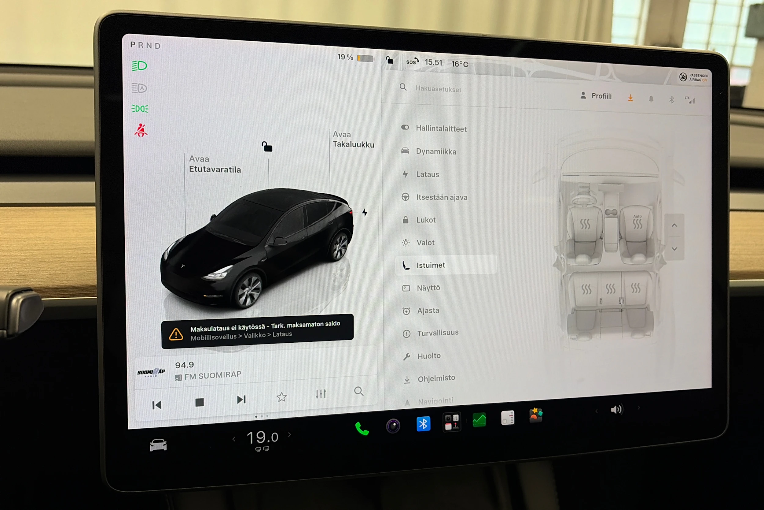 musta Tesla Model Y 2023 kuva 23.