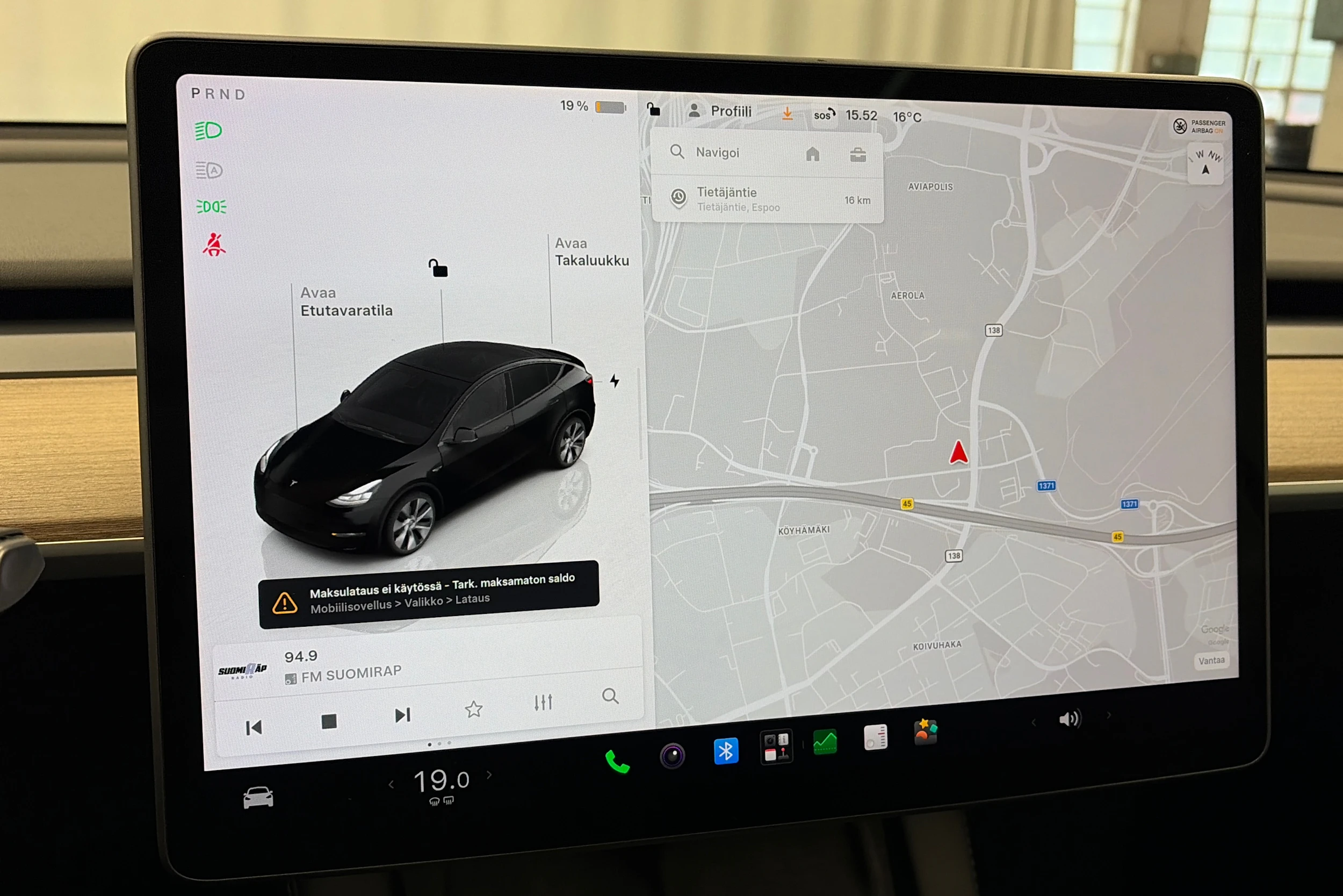 musta Tesla Model Y 2023 kuva 24.