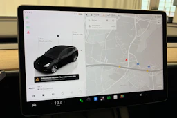musta Tesla Model Y 2023 kuva 24.
