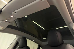 musta Tesla Model Y 2023 kuva 29.