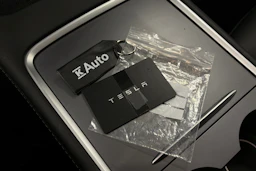musta Tesla Model Y 2023 kuva 30.