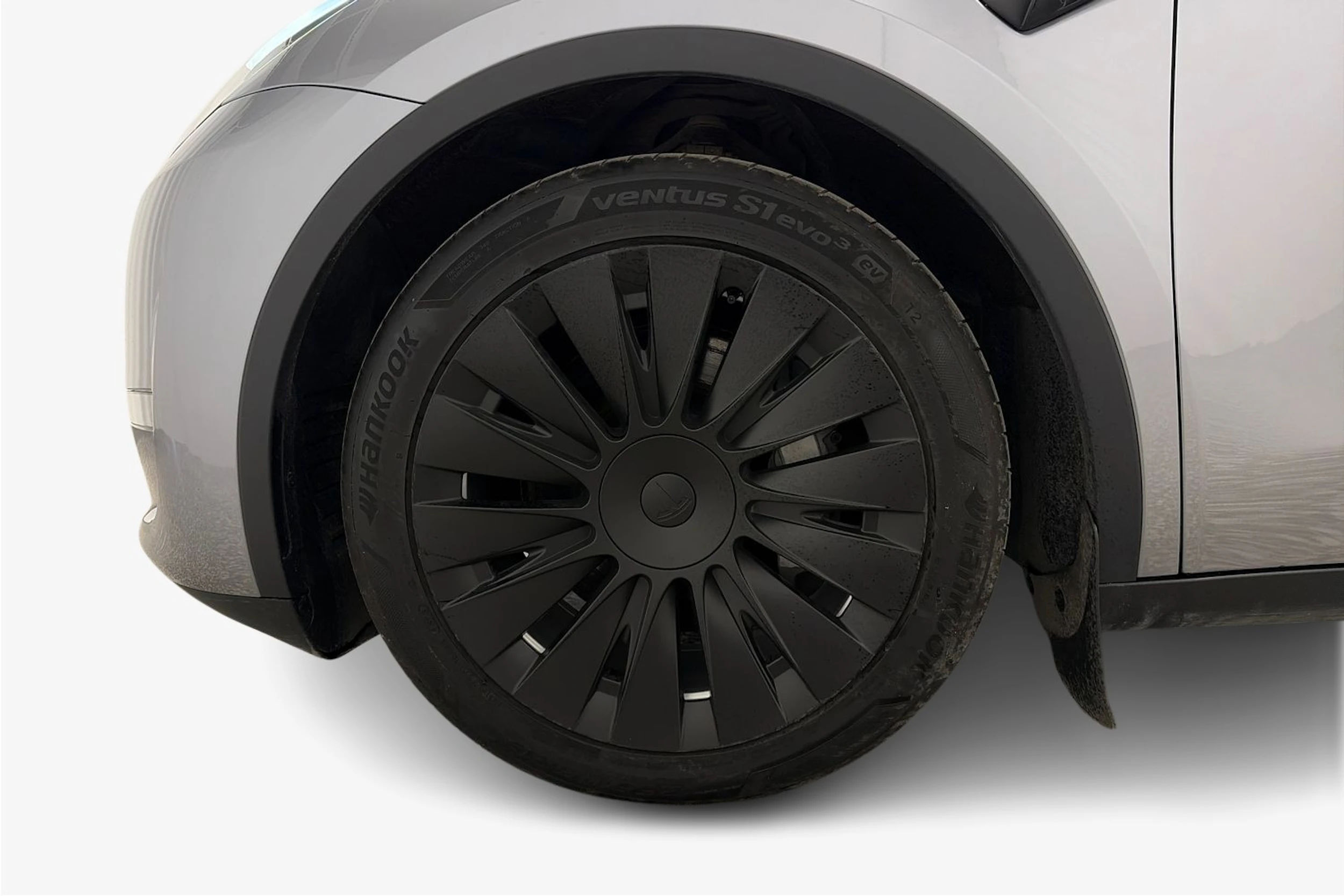 harmaa Tesla Model Y 2023 kuva 9.