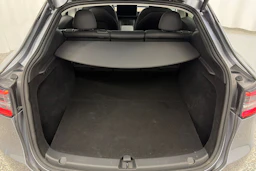 harmaa Tesla Model Y 2023 kuva 10.