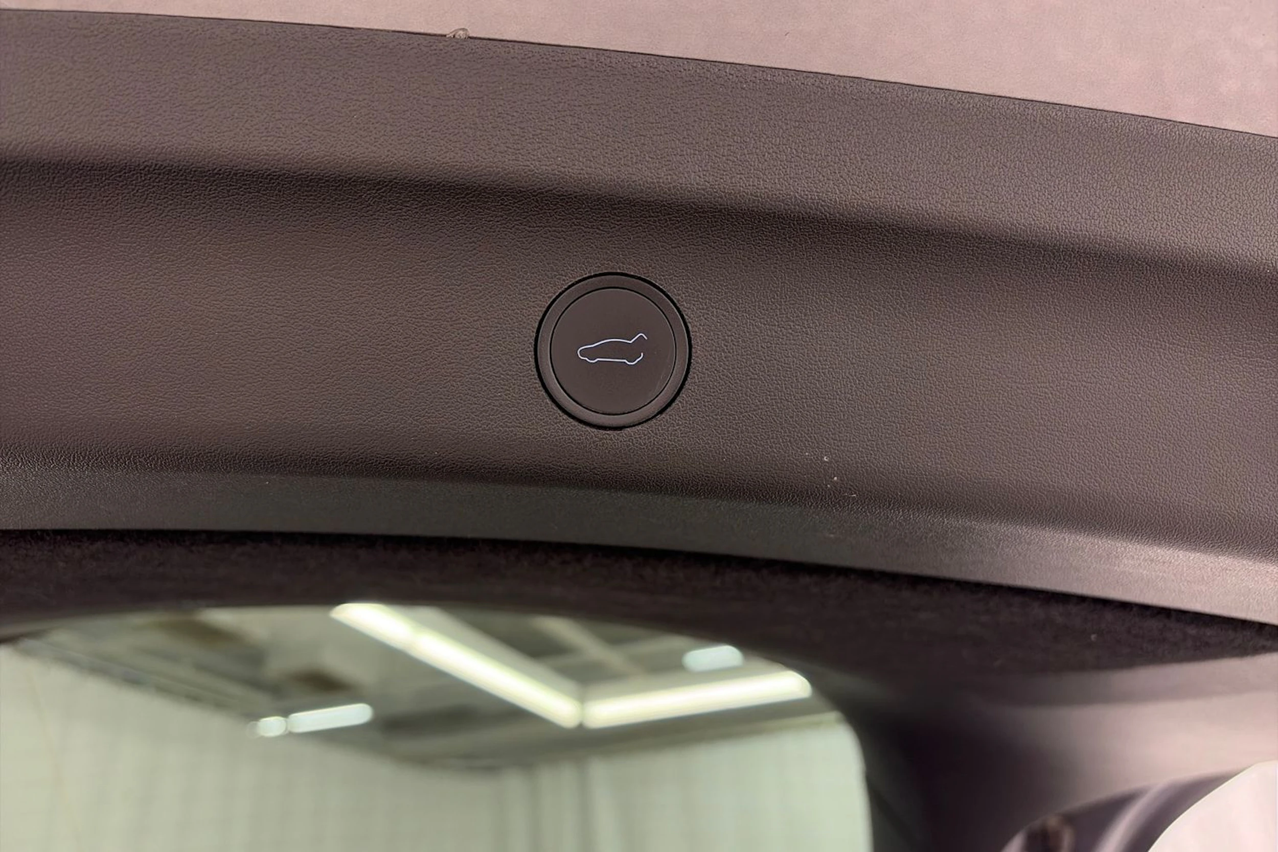 harmaa Tesla Model Y 2023 kuva 11.