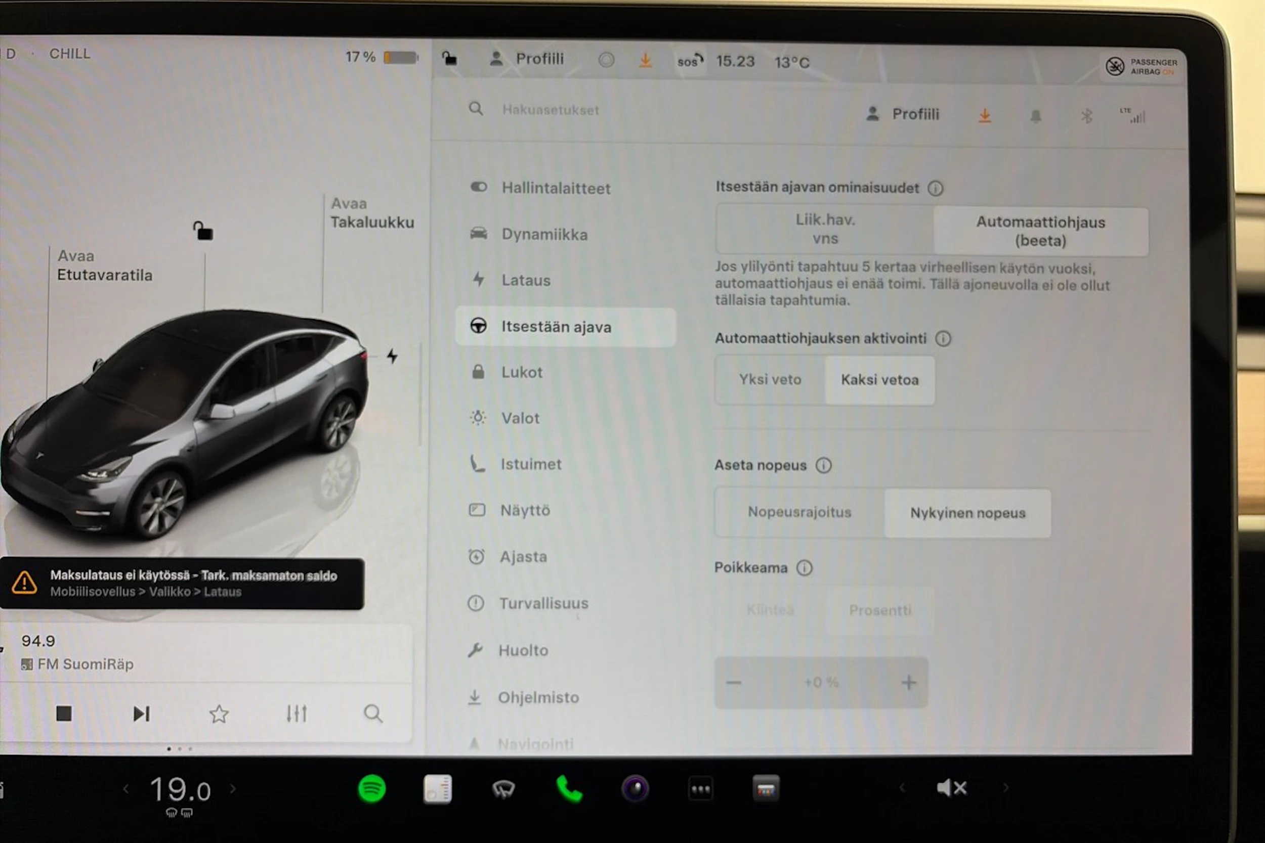 harmaa Tesla Model Y 2023 kuva 16.