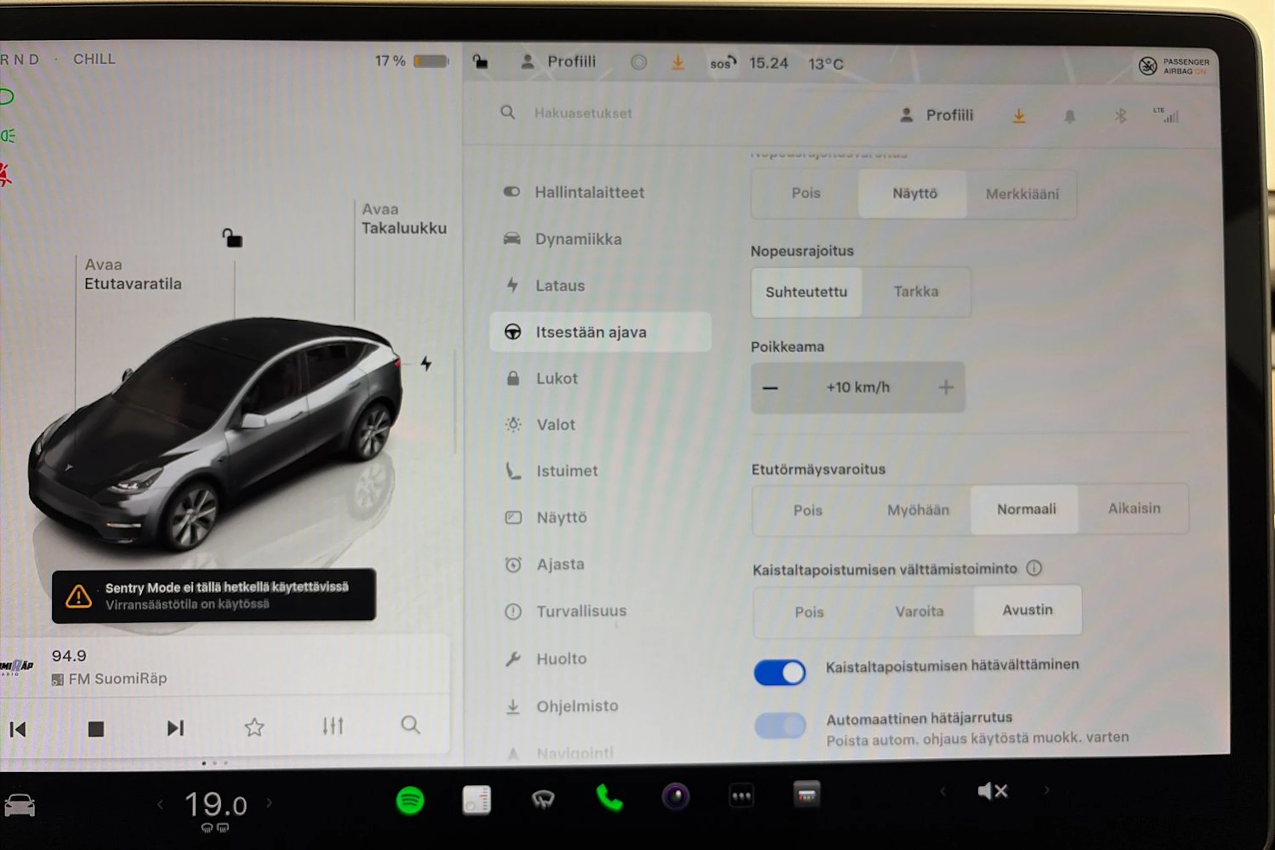 harmaa Tesla Model Y 2023 kuva 17.