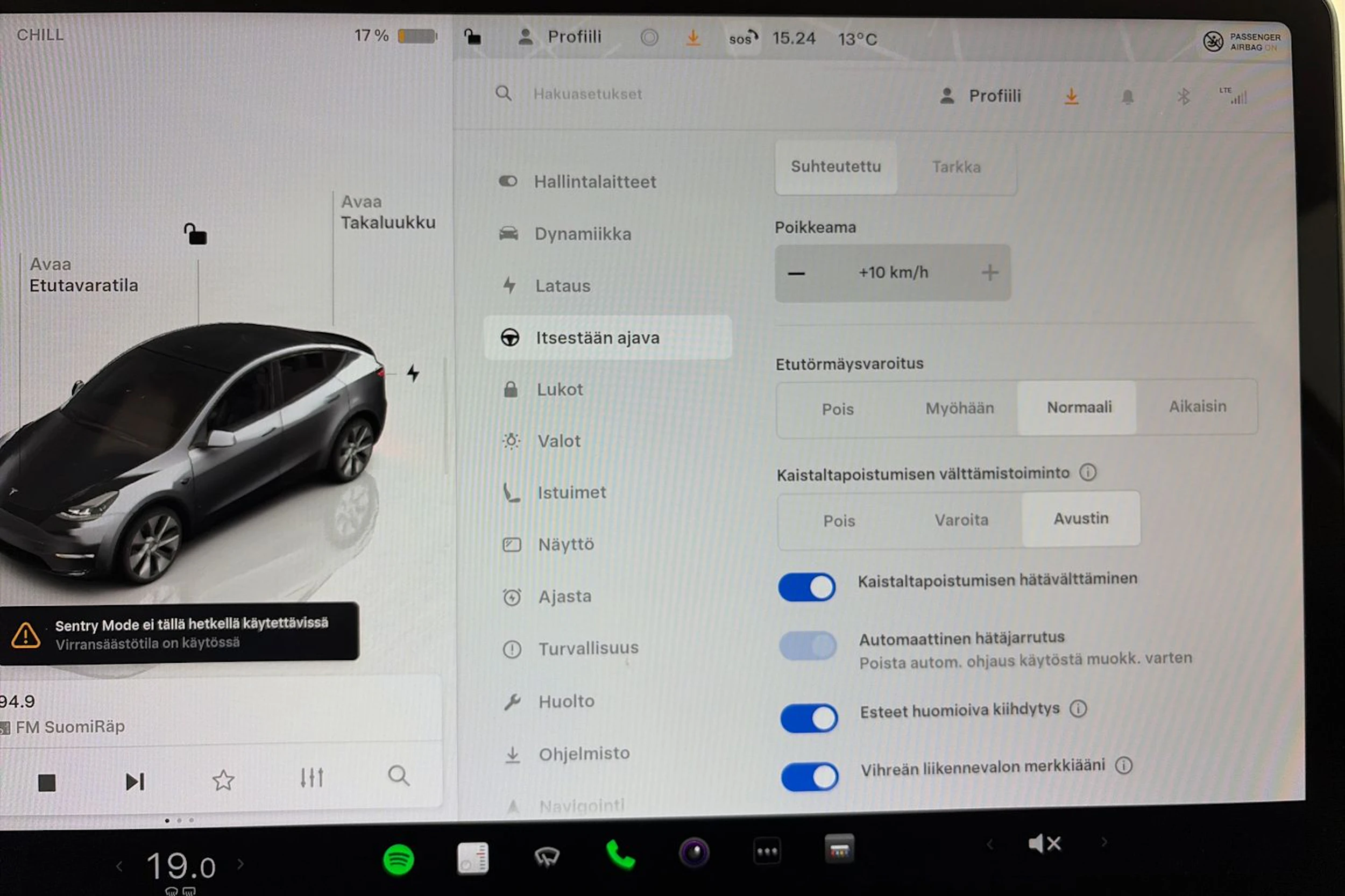 harmaa Tesla Model Y 2023 kuva 18.
