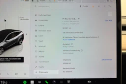 harmaa Tesla Model Y 2023 kuva 19.