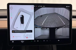 harmaa Tesla Model Y 2023 kuva 22.