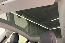 harmaa Tesla Model Y 2023 kuva 23.