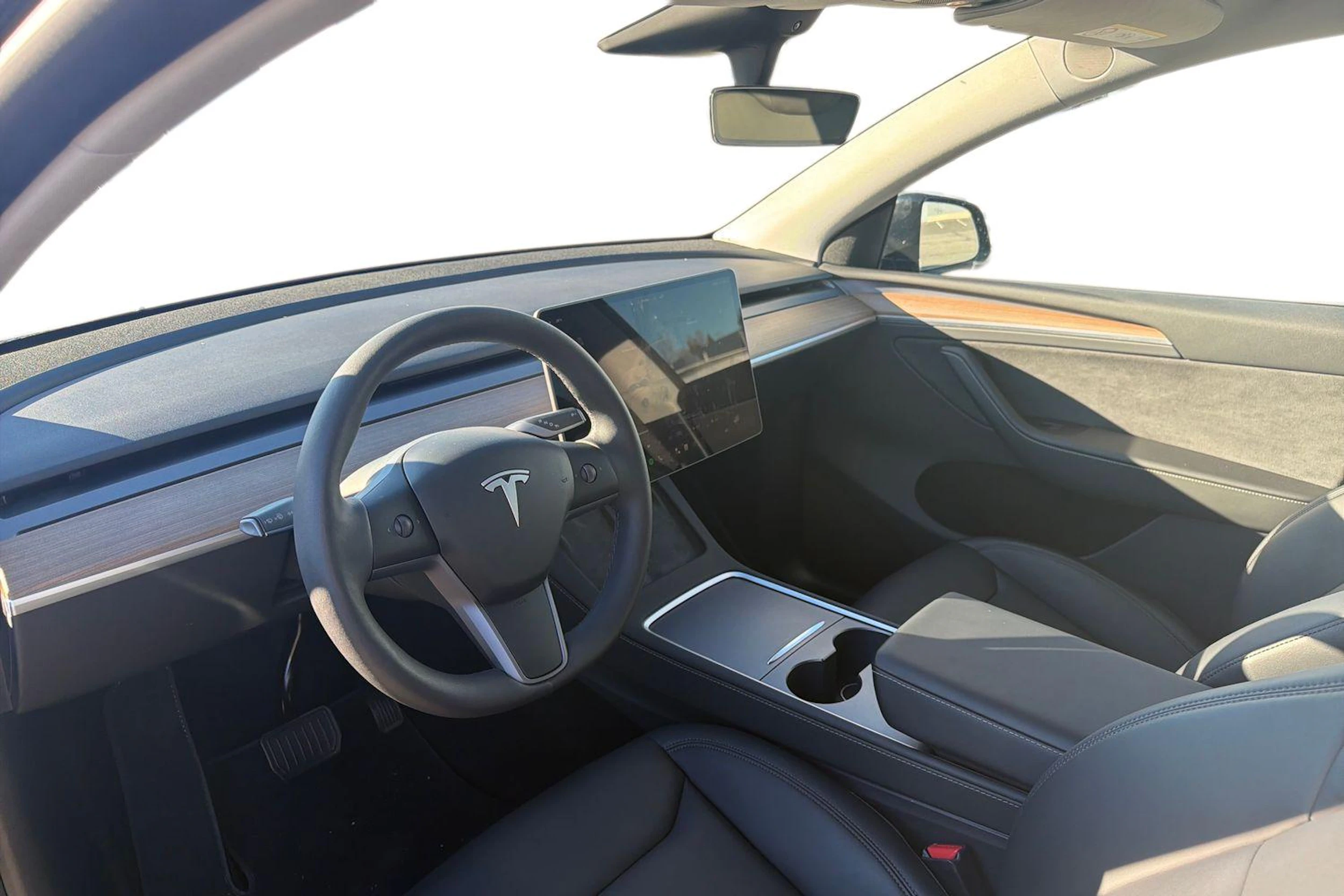 musta Tesla Model Y 2023 kuva 3.