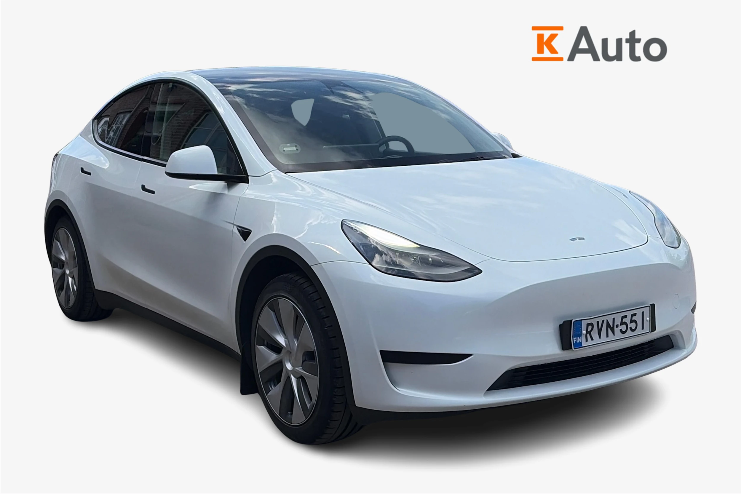 valkoinen Tesla Model Y 2023 kuva 1.
