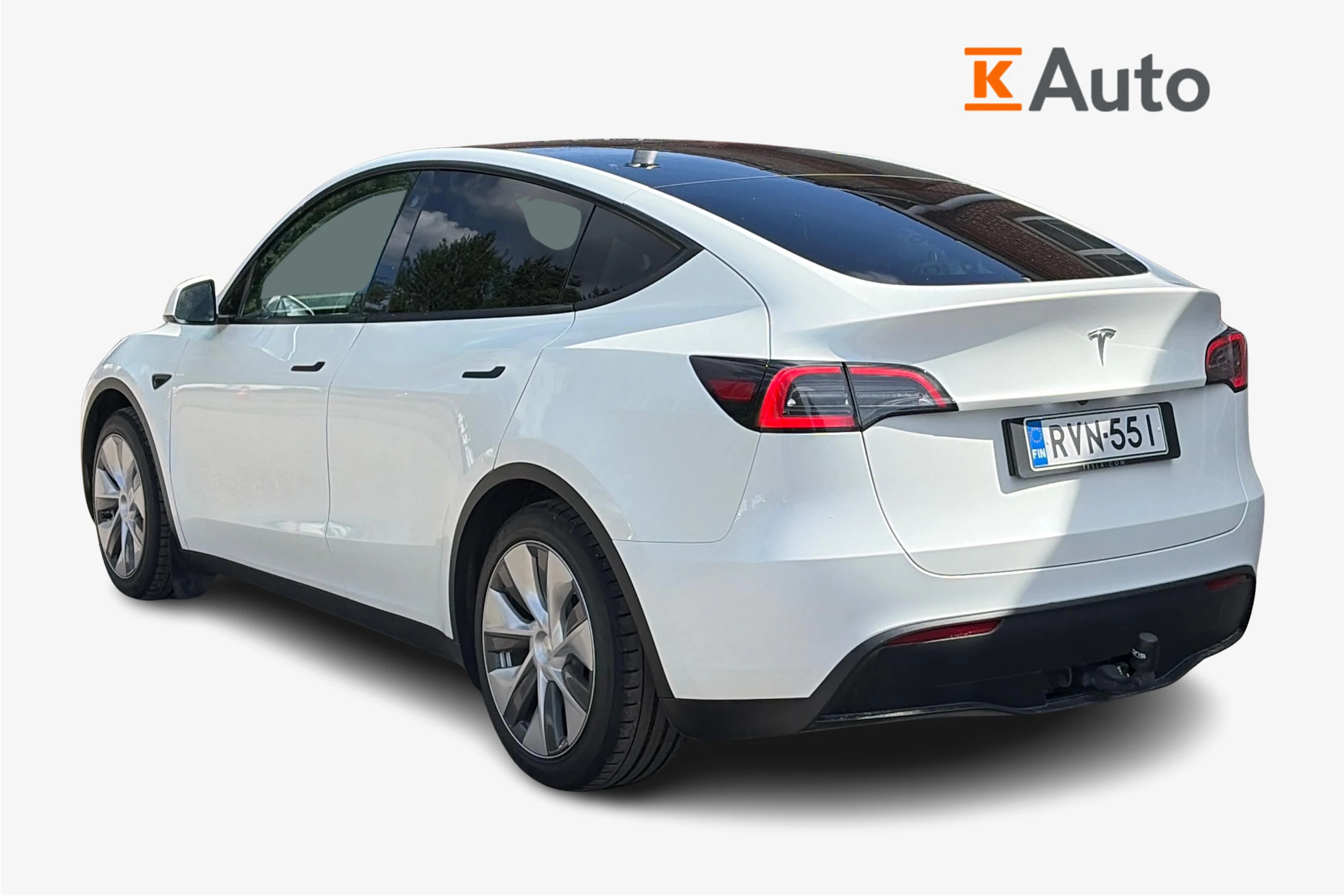 valkoinen Tesla Model Y 2023 kuva 2.