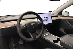 valkoinen Tesla Model Y 2024 kuva 6.