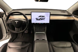 valkoinen Tesla Model Y 2024 kuva 7.