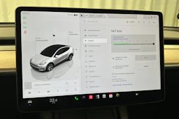 valkoinen Tesla Model Y 2024 kuva 17.