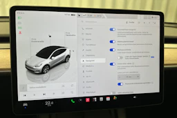 valkoinen Tesla Model Y 2024 kuva 24.