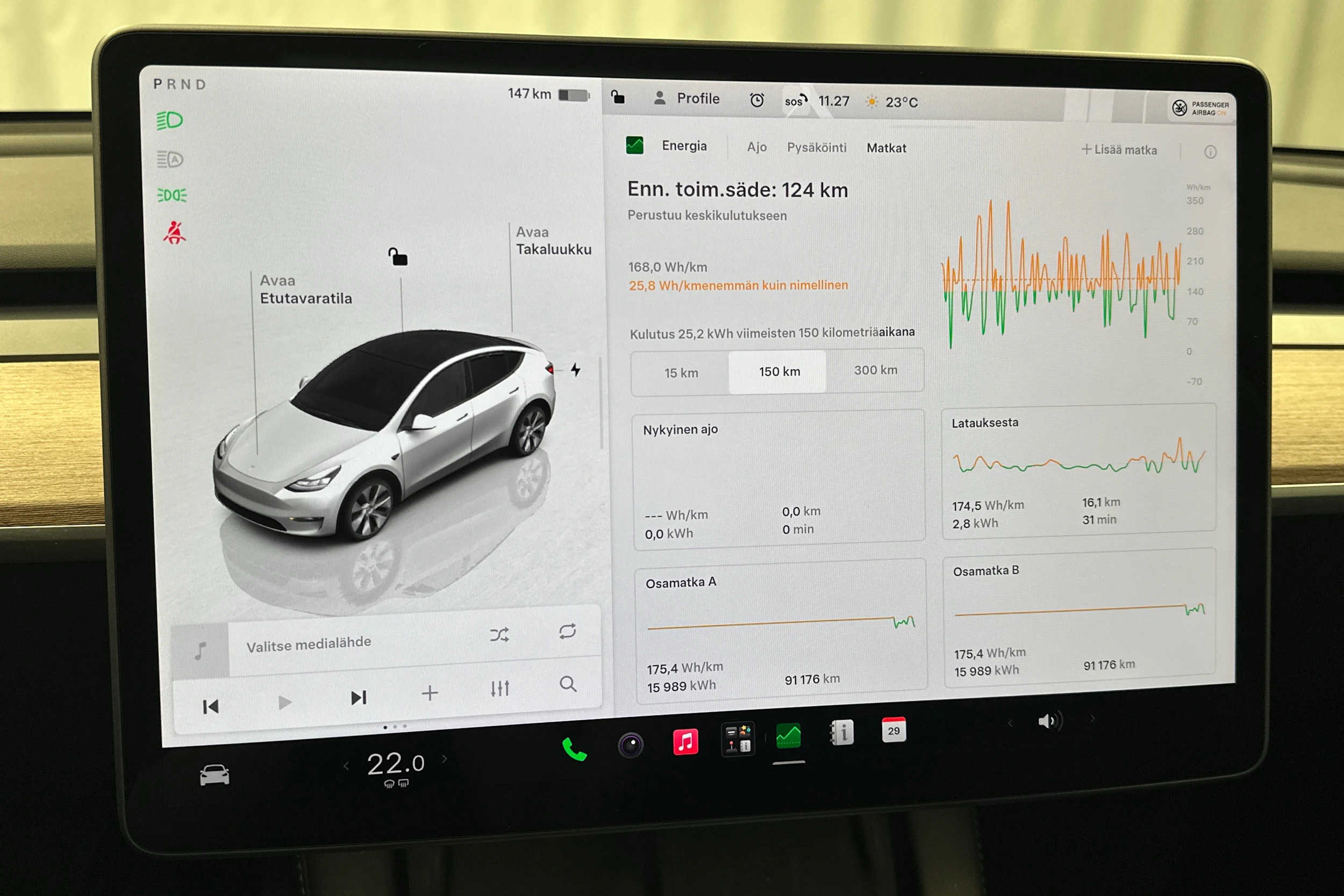 valkoinen Tesla Model Y 2024 kuva 25.