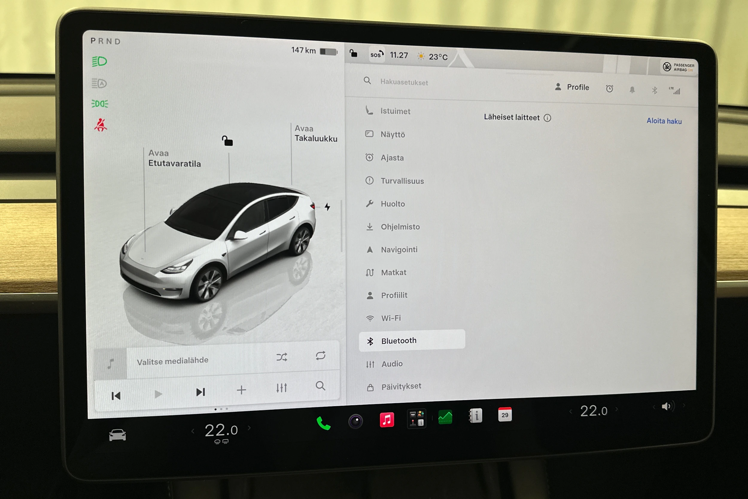 valkoinen Tesla Model Y 2024 kuva 26.