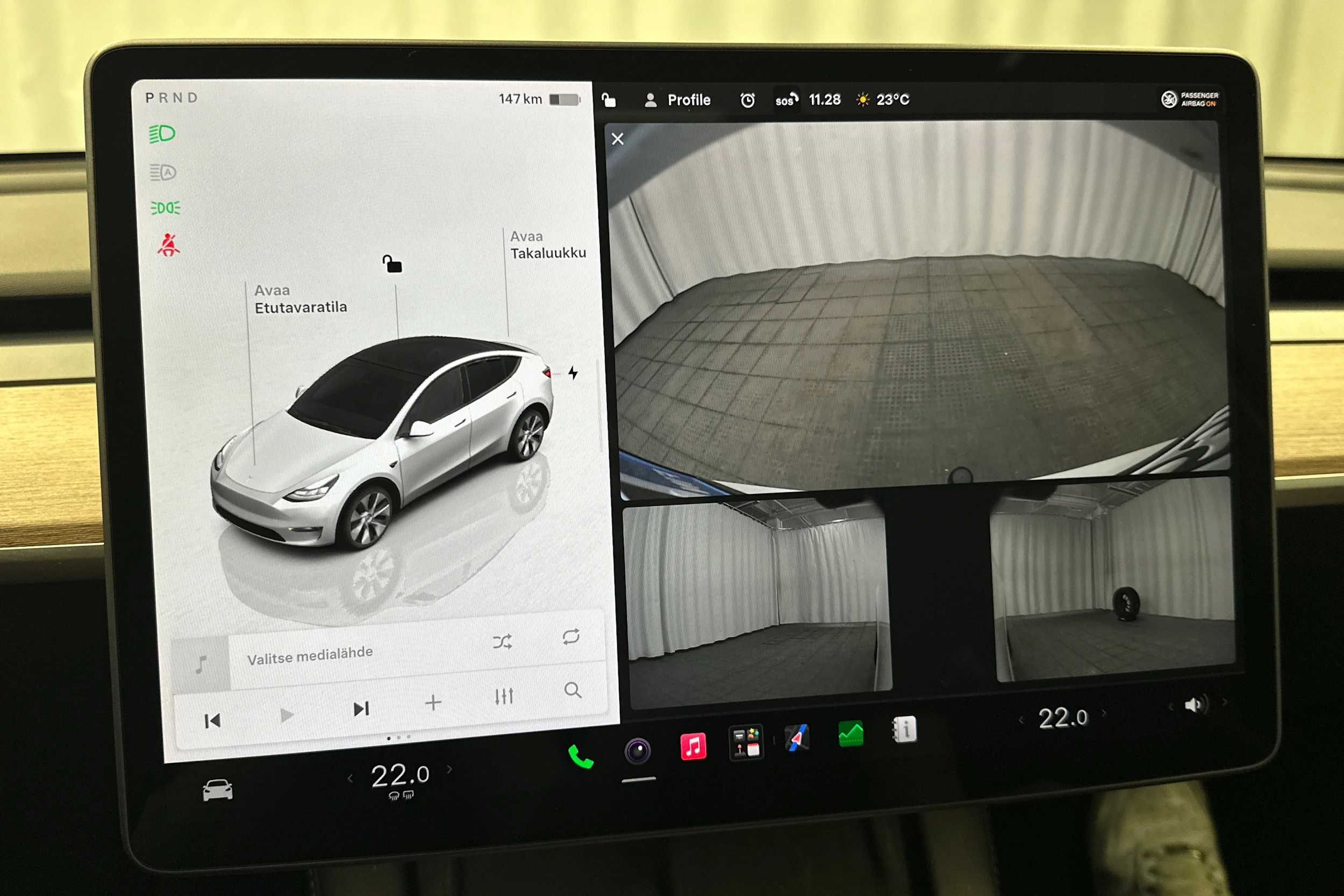 valkoinen Tesla Model Y 2024 kuva 29.