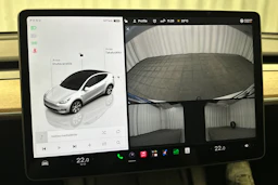 valkoinen Tesla Model Y 2024 kuva 29.