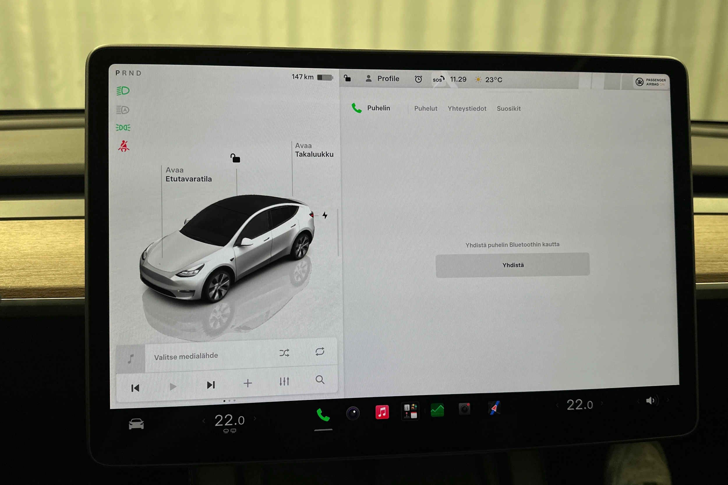 valkoinen Tesla Model Y 2024 kuva 30.