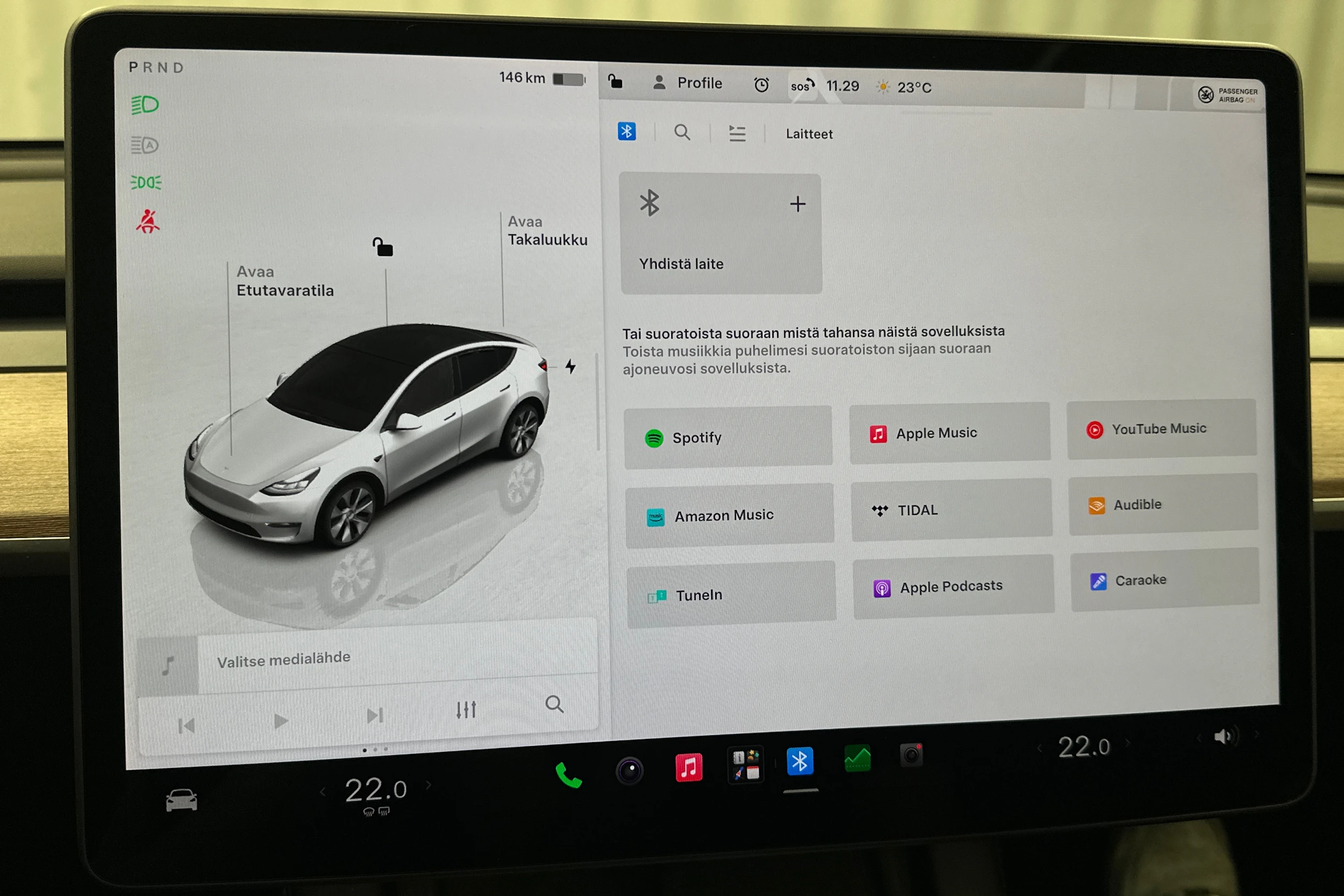 valkoinen Tesla Model Y 2024 kuva 31.