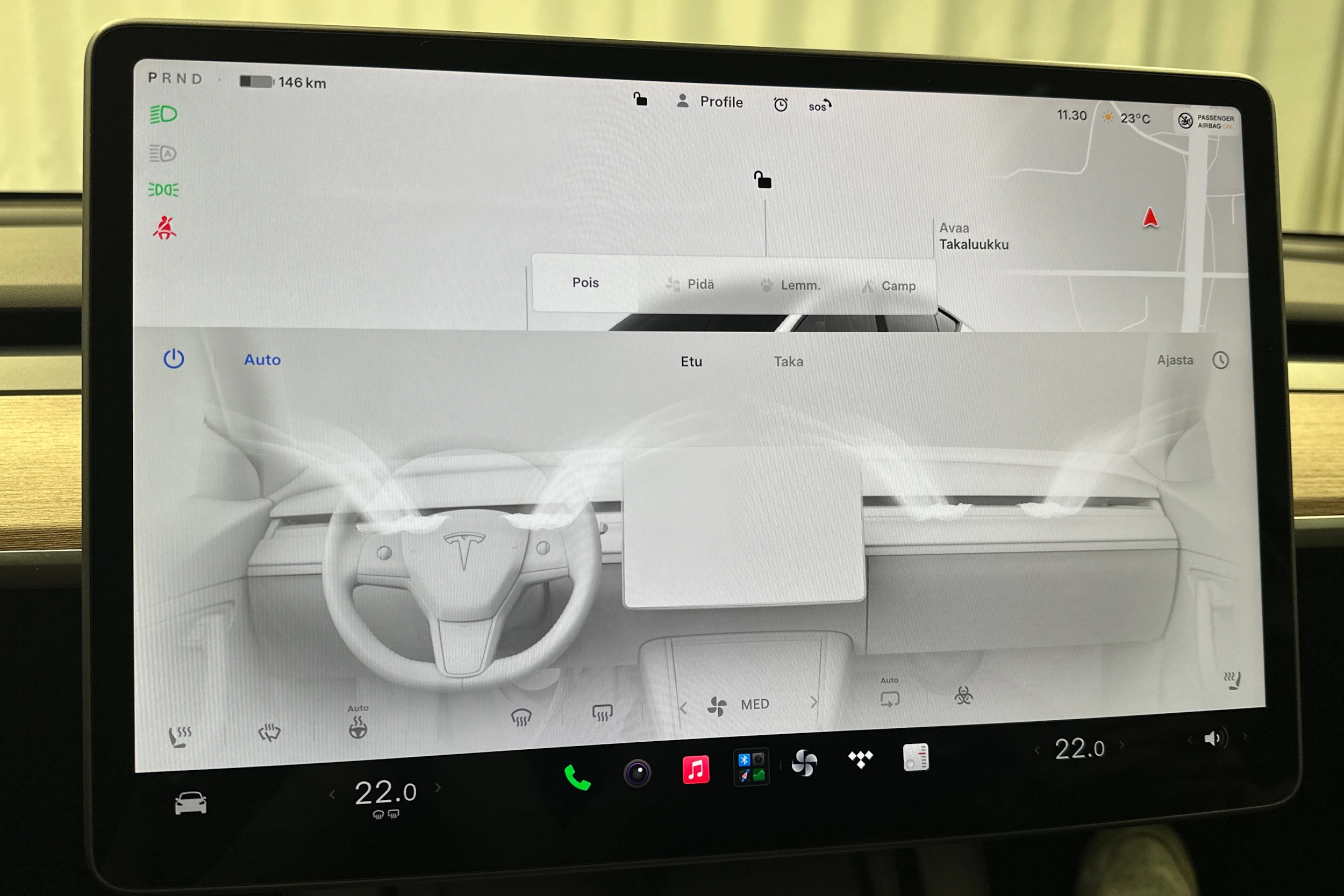 valkoinen Tesla Model Y 2024 kuva 33.