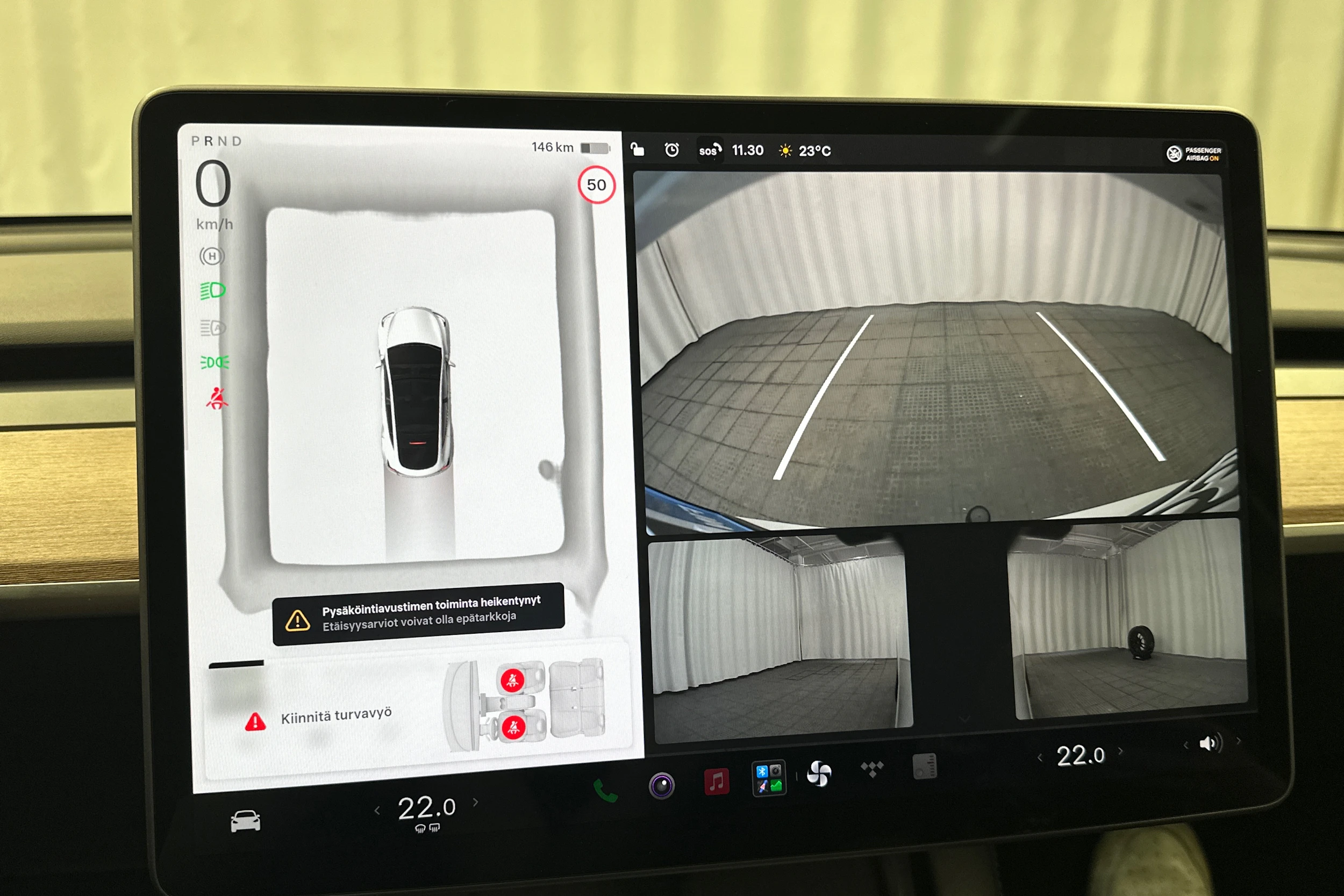 valkoinen Tesla Model Y 2024 kuva 34.