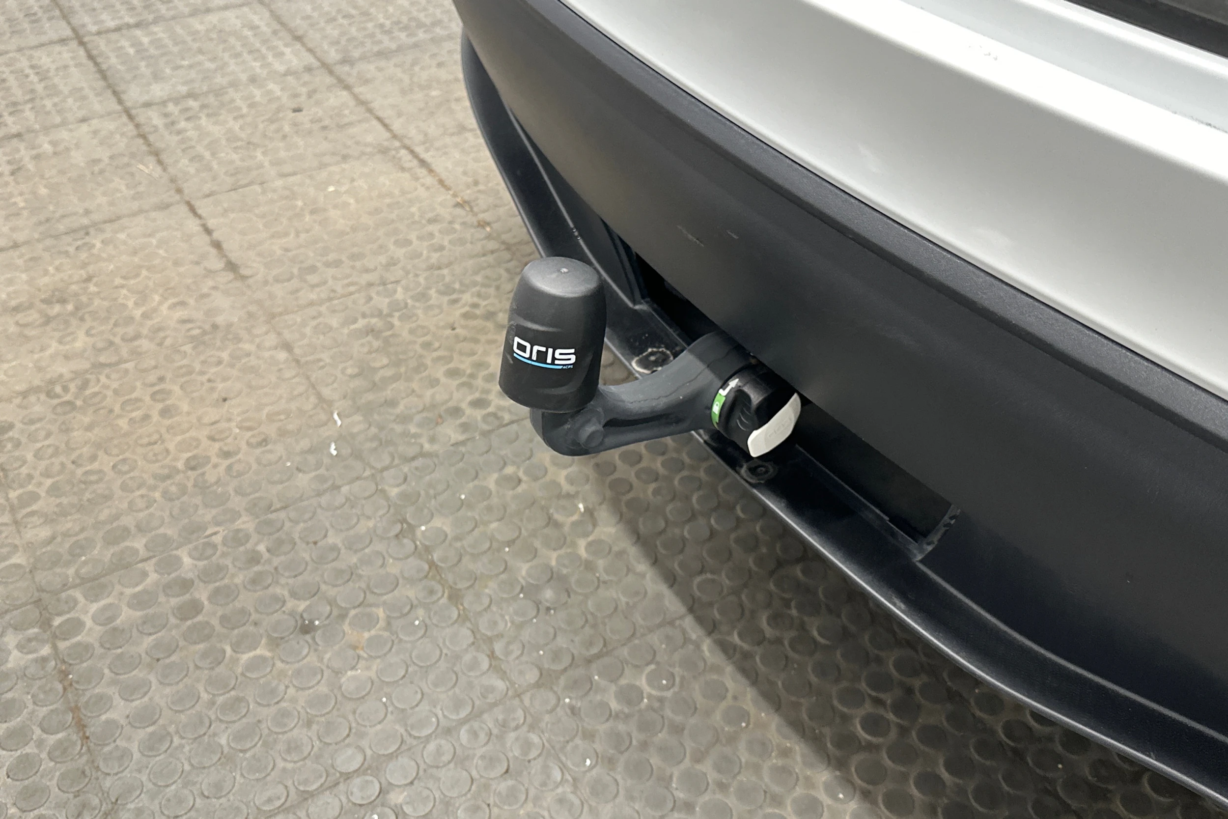 valkoinen Tesla Model Y 2024 kuva 42.