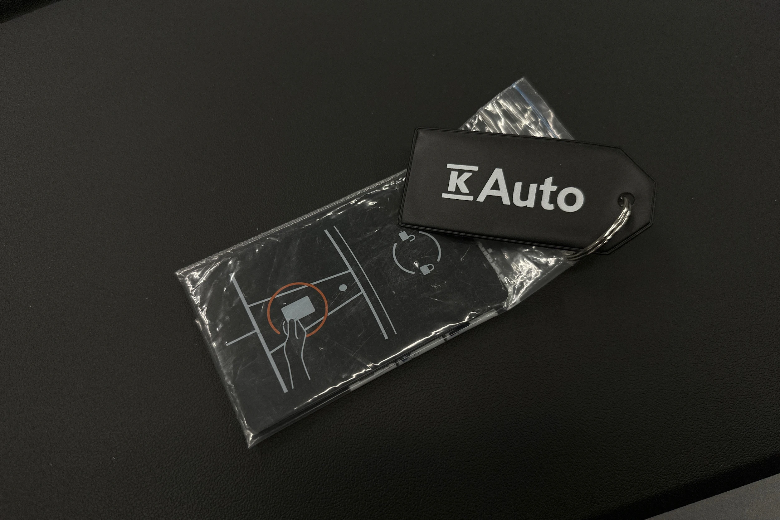 valkoinen Tesla Model Y 2024 kuva 43.