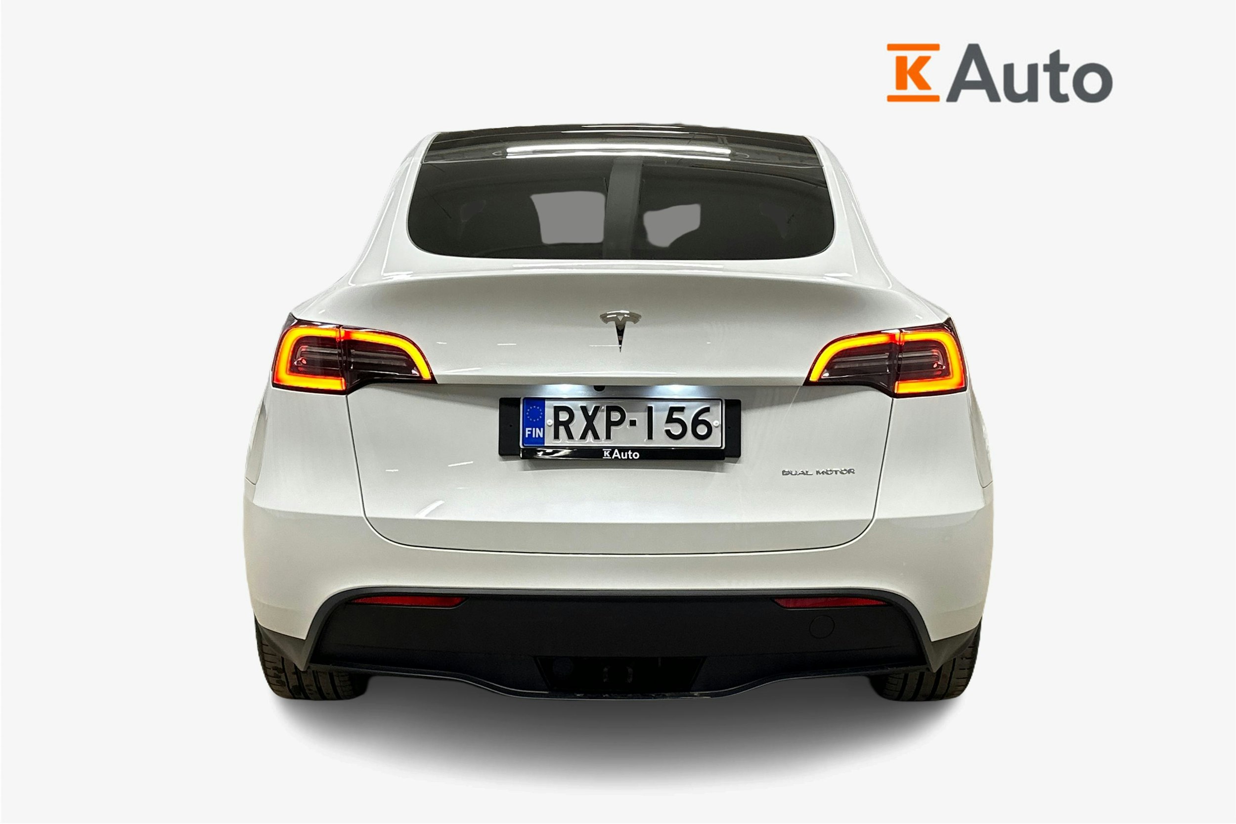 valkoinen Tesla Model Y 2023 kuva 3.