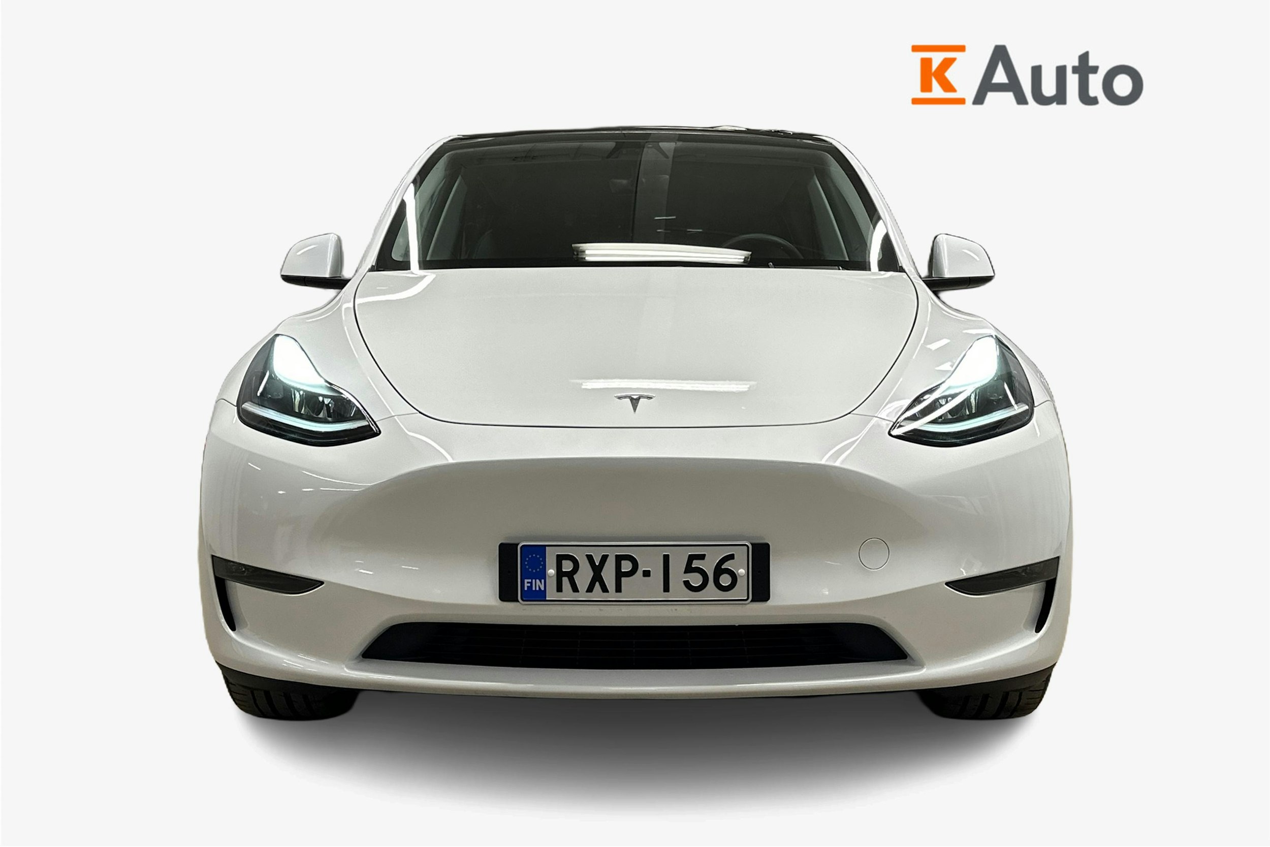 valkoinen Tesla Model Y 2023 kuva 4.