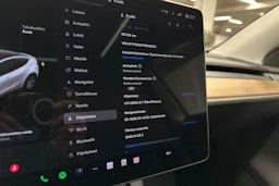 valkoinen Tesla Model Y 2023 kuva 14.