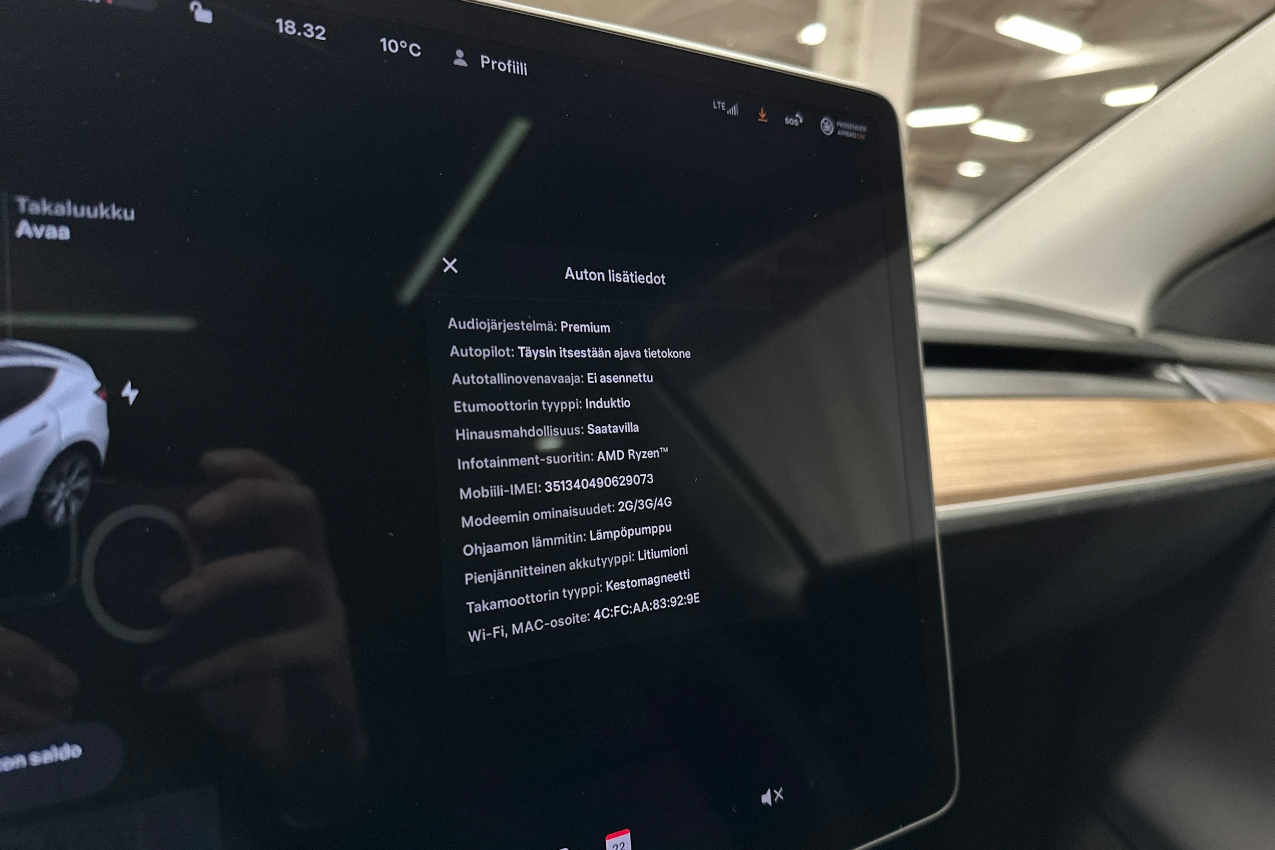 valkoinen Tesla Model Y 2023 kuva 15.