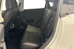 valkoinen Tesla Model Y 2023 kuva 10.