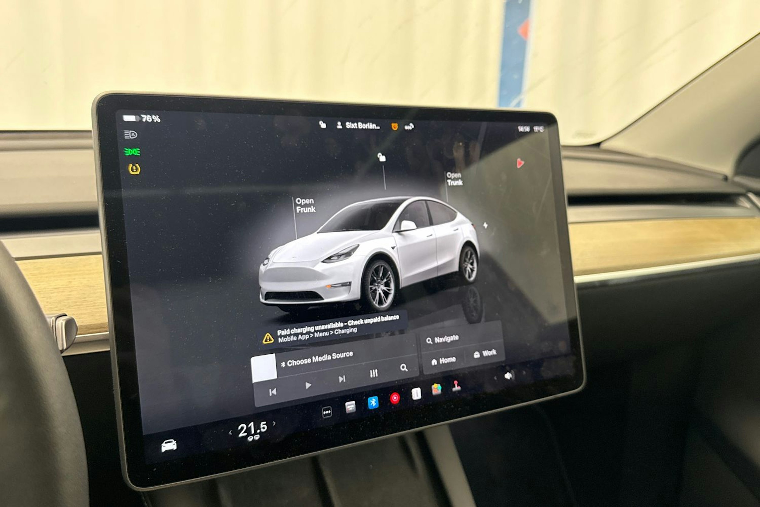 valkoinen Tesla Model Y 2023 kuva 21.