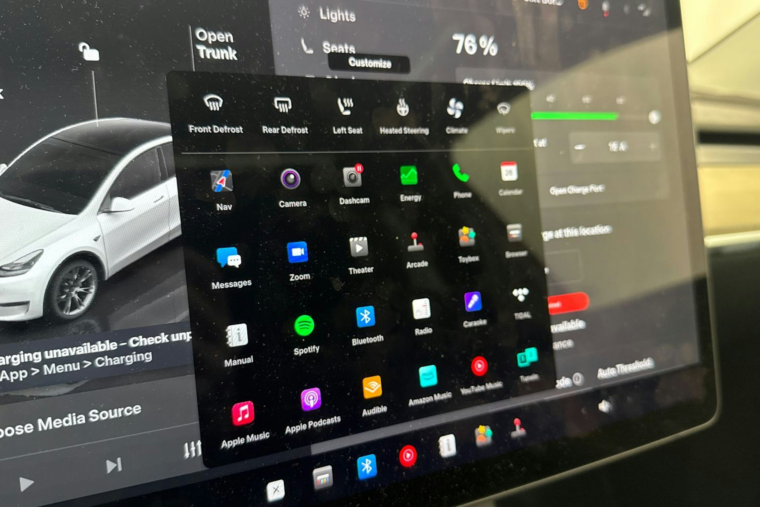 valkoinen Tesla Model Y 2023 kuva 22.