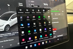 valkoinen Tesla Model Y 2023 kuva 22.